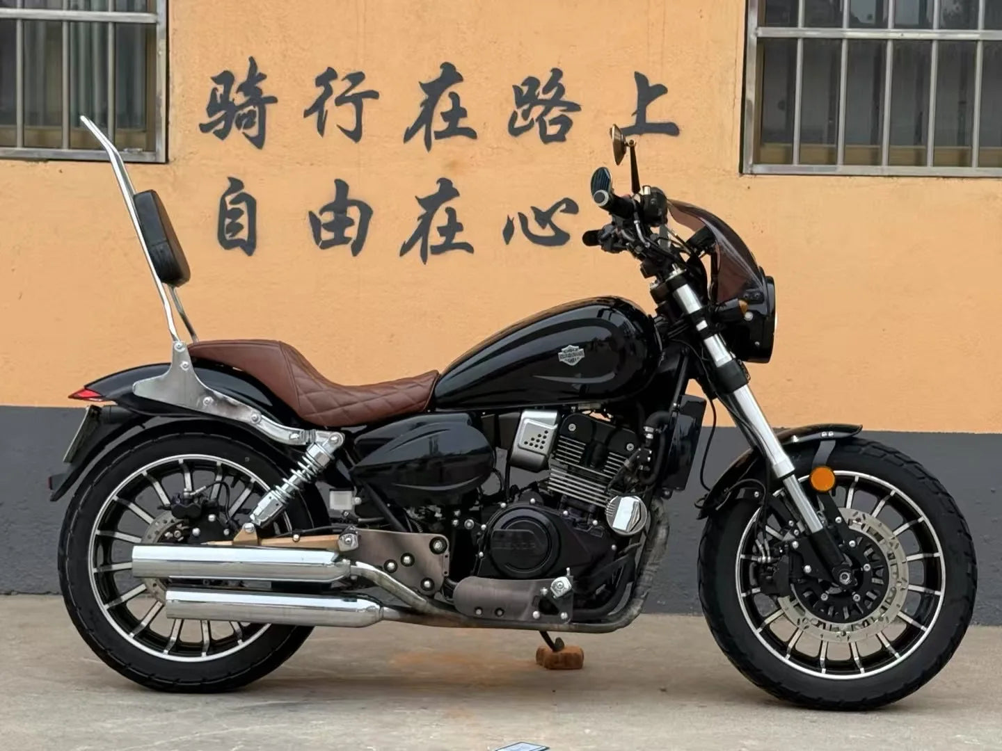 Moto Sportive 400CC Bicylindre Refroidie par Eau - Style Rétro