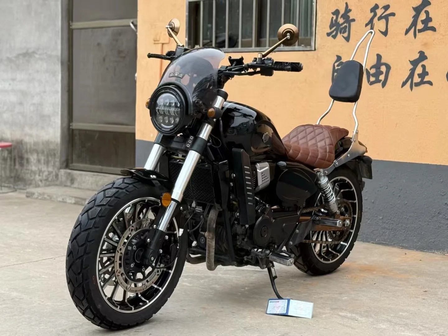 Moto Sportive 400CC Bicylindre Refroidie par Eau - Style Rétro