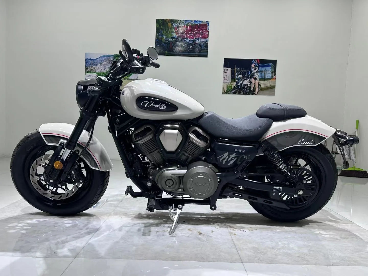Moto Rétro 400cc Bicylindre - Street Bike Vintage d'Occasion