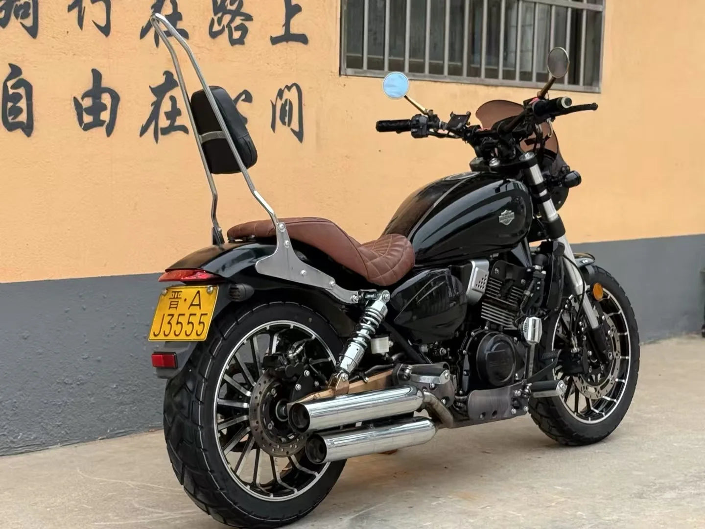 Moto Sportive 400CC Bicylindre Refroidie par Eau - Style Rétro