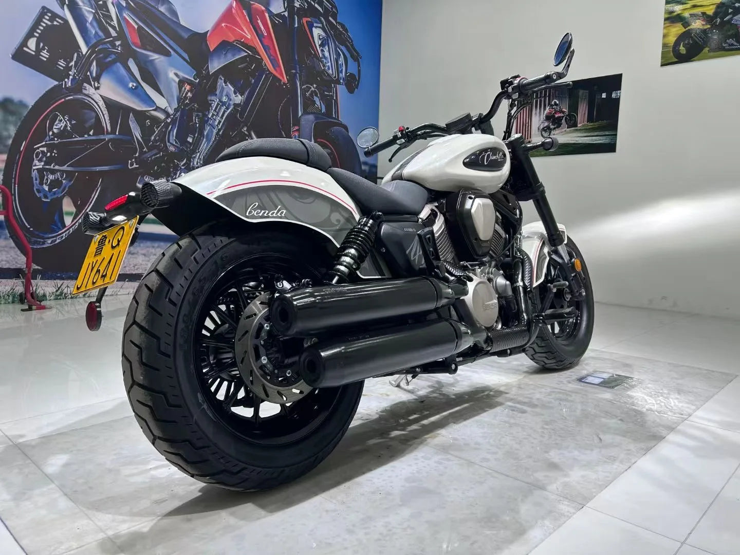 Moto Rétro 400cc Bicylindre - Street Bike Vintage d'Occasion