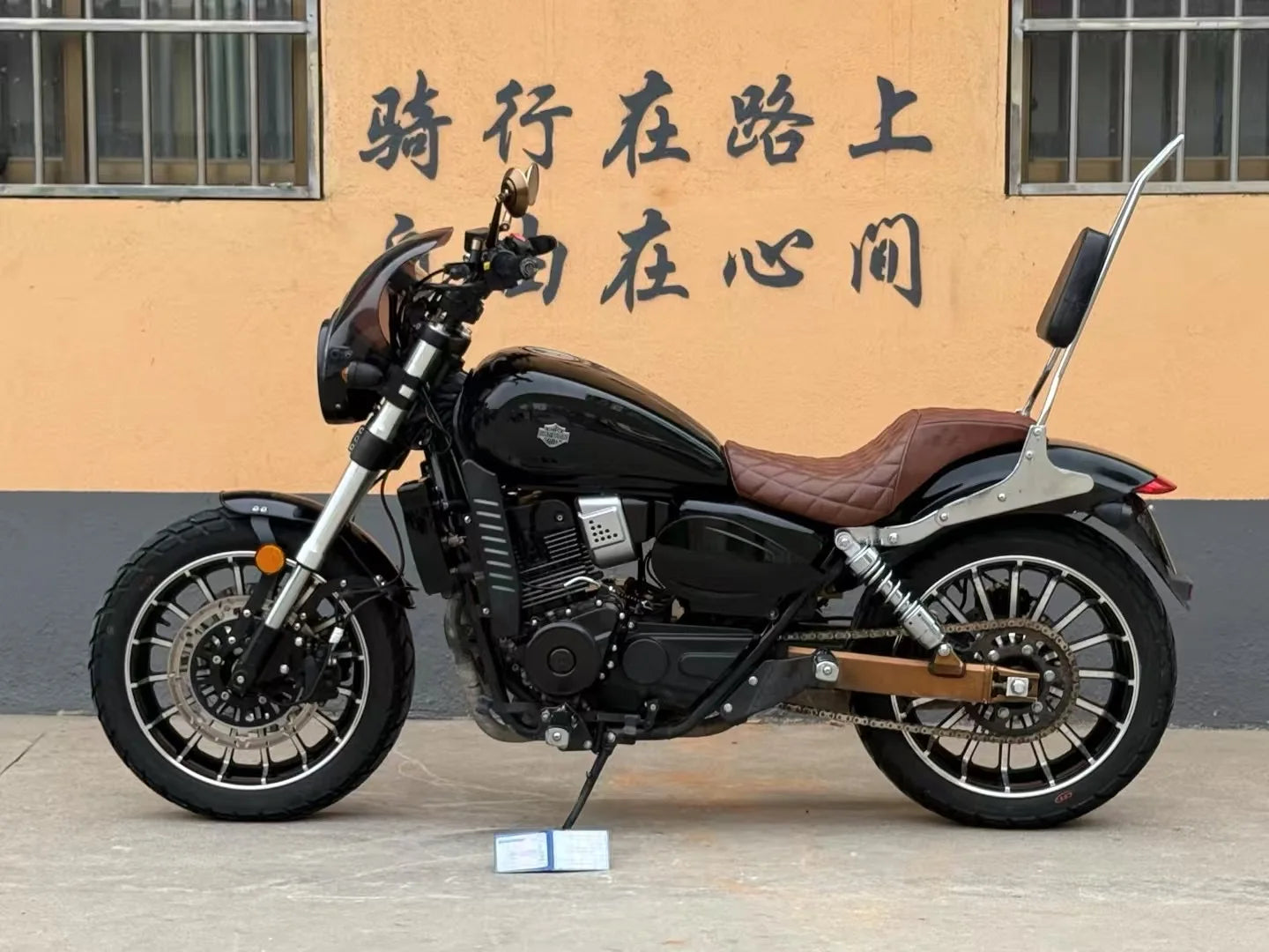 Moto Sportive 400CC Bicylindre Refroidie par Eau - Style Rétro