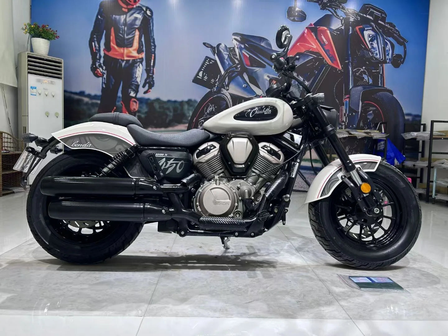 Moto Rétro 400cc Bicylindre - Street Bike Vintage d'Occasion