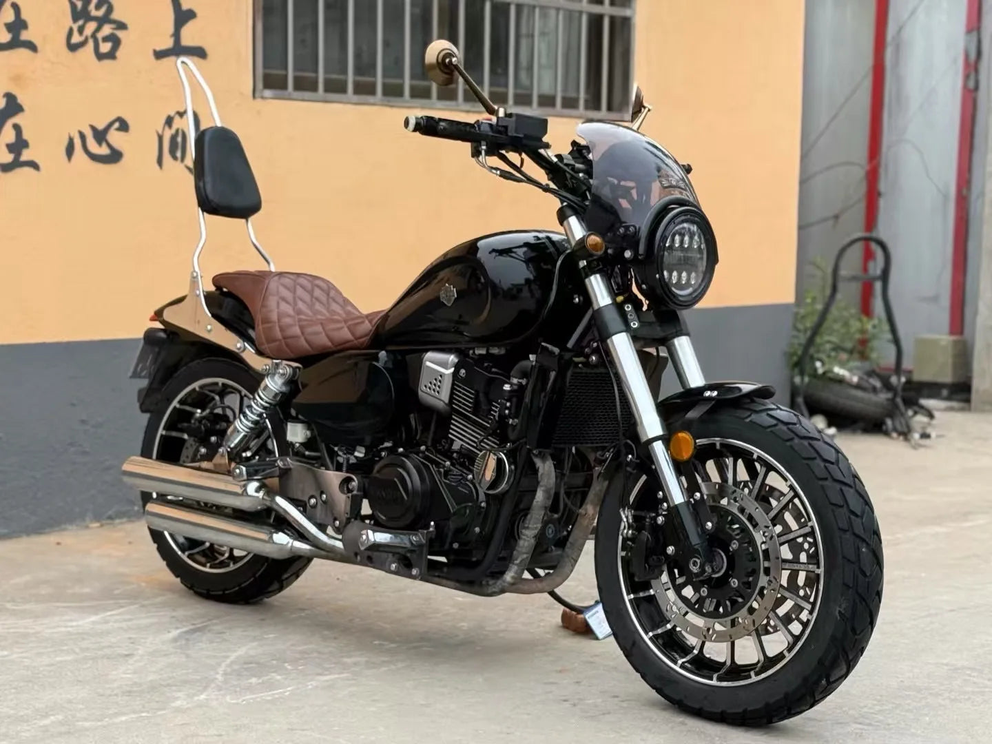 Moto Sportive 400CC Bicylindre Refroidie par Eau - Style Rétro