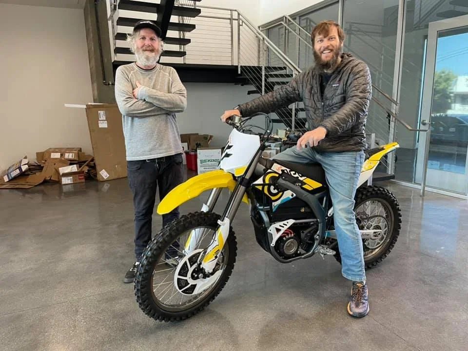 Sur-Ron Storm Bee 2022 - Moto Électrique Tout-Terrain 110 km/h | Homologuée Route