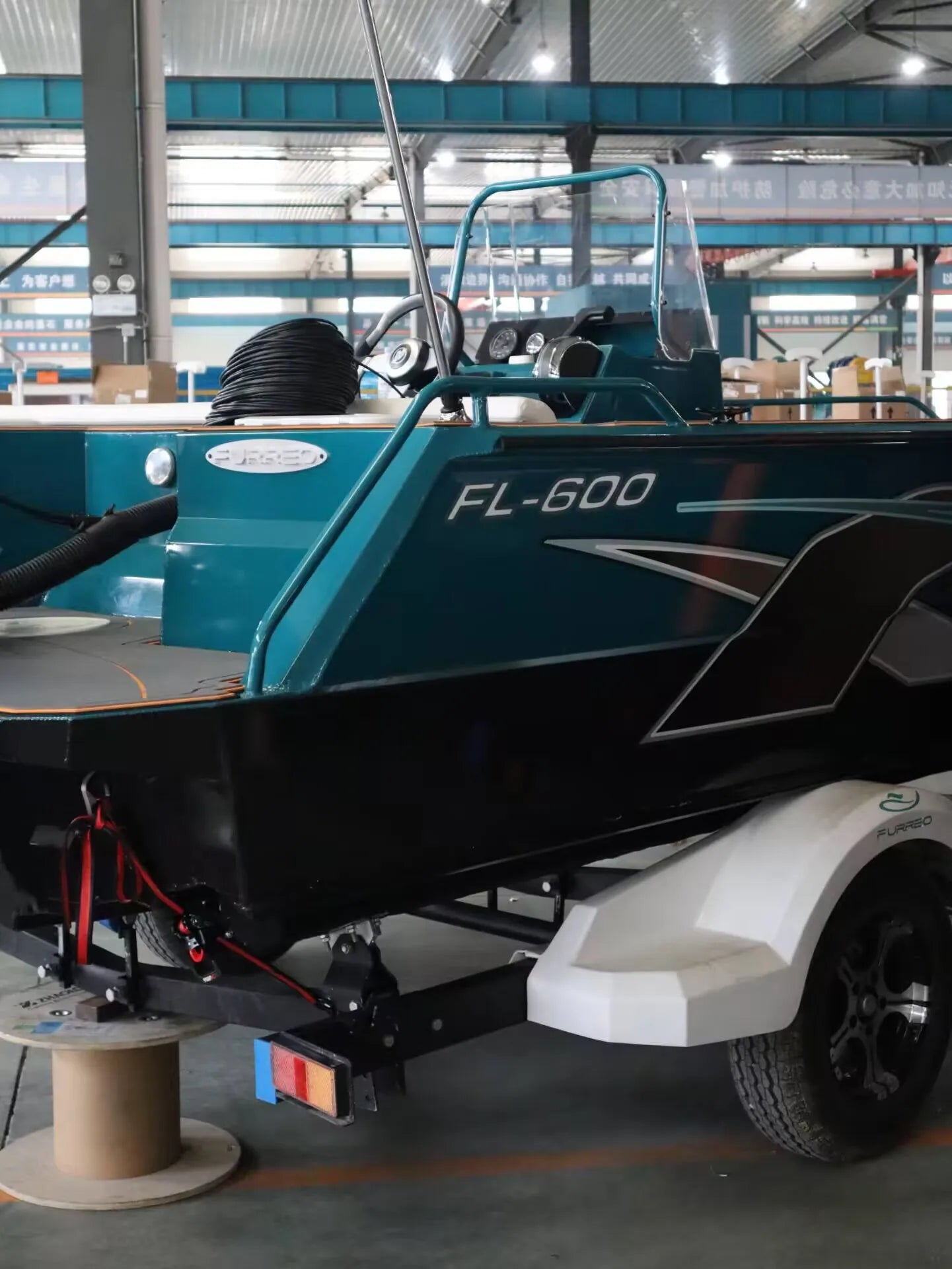 Yacht de Luxe FURREO FL600C 6m - Bateau à Moteur en Aluminium Haute Performance