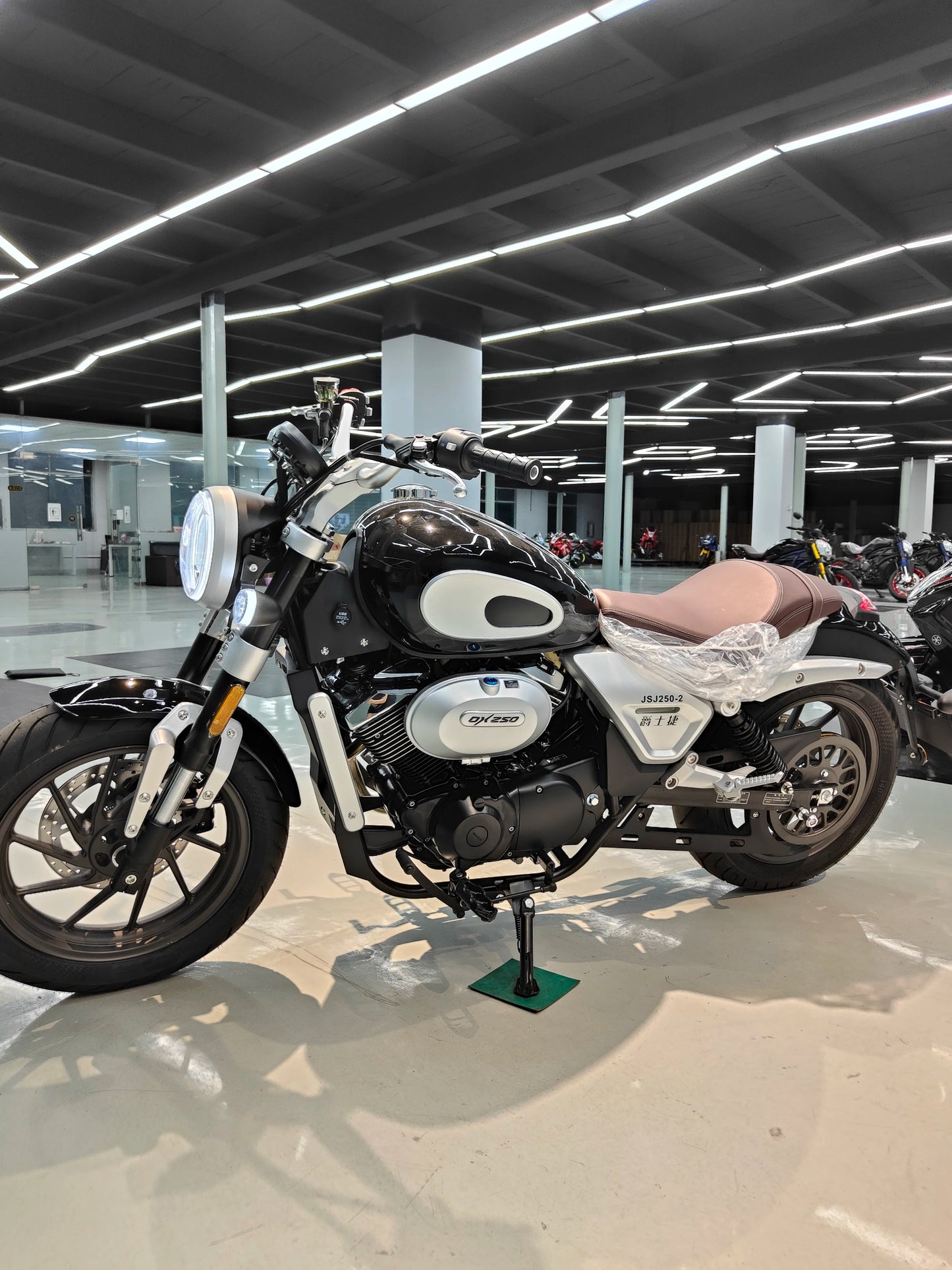 Moto Chopper 250CC Racing - Moteur V Bicylindre Refroidi par Air